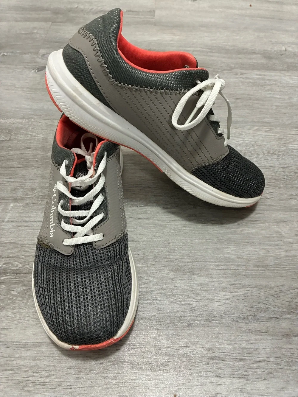 Columbia Gray, Black & Coral Women's Lightweight Sneakers Size 7